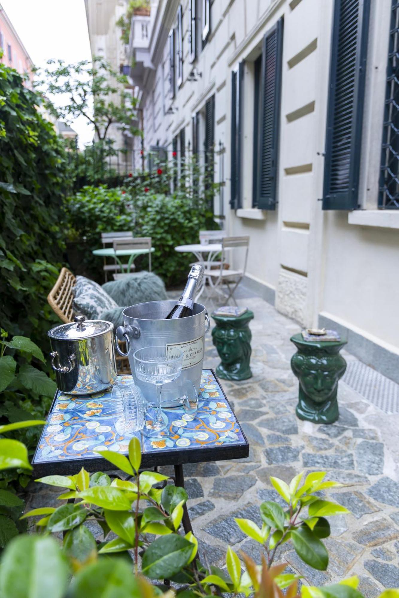 Luxury Bohemian Suite With Private Garden In Milan Exterior photo